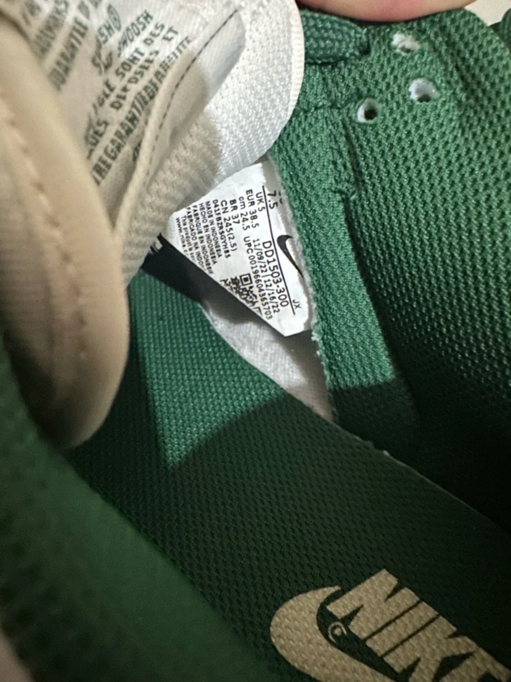 Nike Dunks White, Green and Navy Low-Top Sneakers - Picture 5 of 6